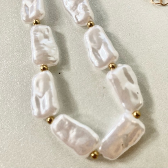 Elegant Gold and White faux pearl preloved Necklace - Picture 3 of 6